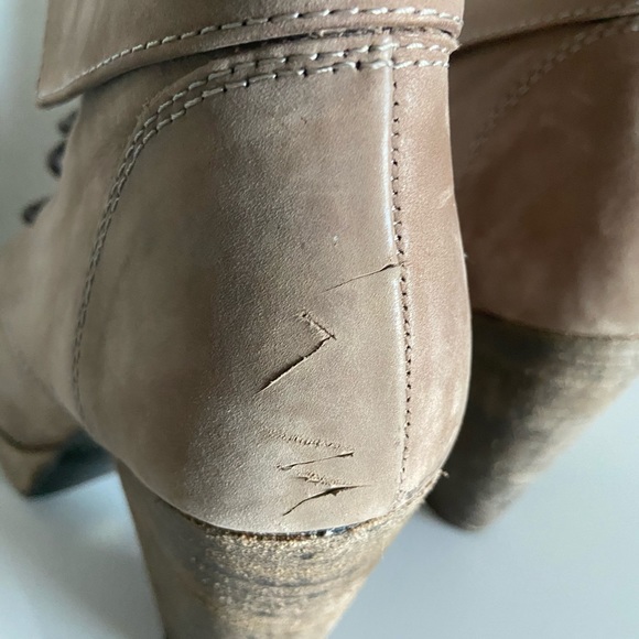 Tan Steve Madden platform Heels, Suede, Size 9 - Picture 5 of 8